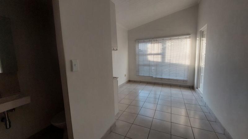 To Let 1 Bedroom Property for Rent in Oakdale Western Cape